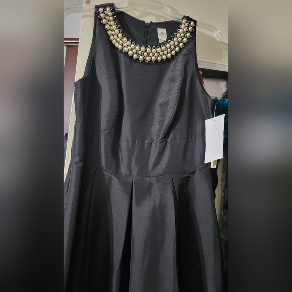 Sangria Black Satin Gown Size 6 Pearl Neckline Pleated Fit And Flare w/ Pockets - Picture 5 of 7